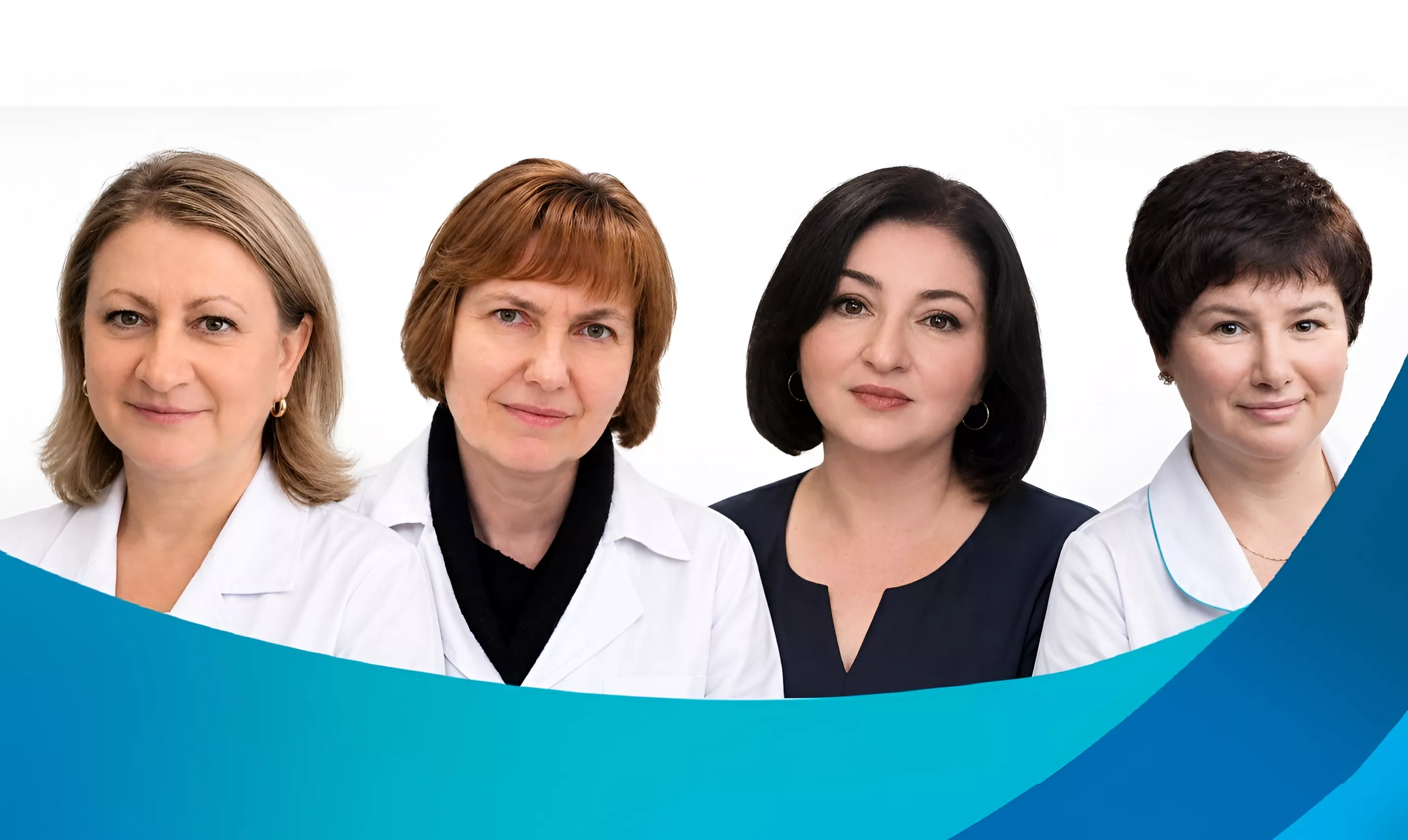 Детские специалисты в медицинском центре.